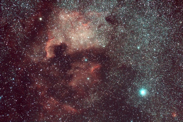 Эмиссионная туманность NGC 7000 в Лебеде